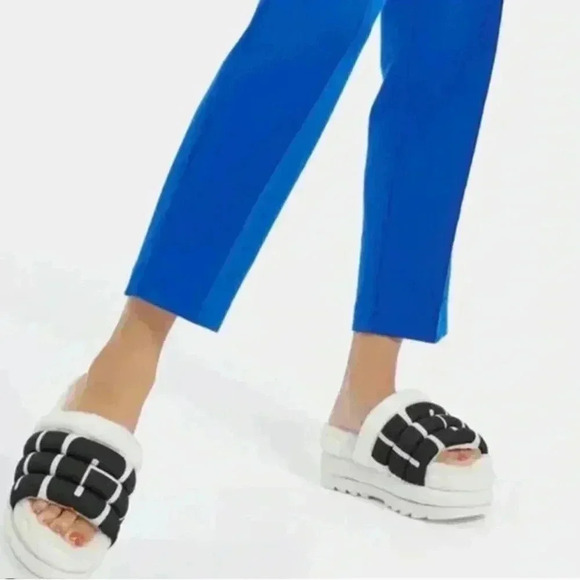 UGG Woman’s White Logo Slides Platform Slip - On Slides Sz 8 - Picture 1 of 10